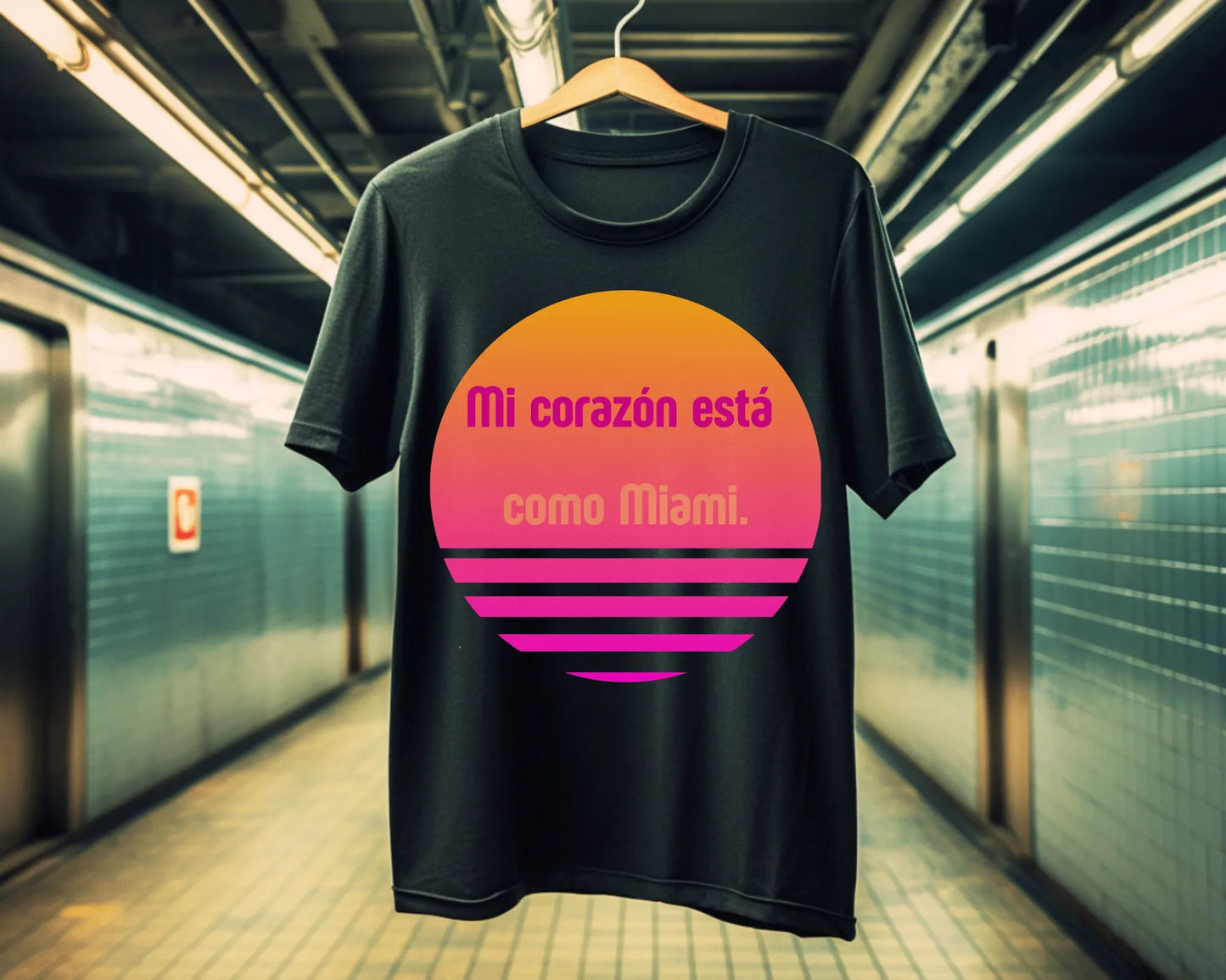 Heart in the 305 | black | Unisex - T-Shirt